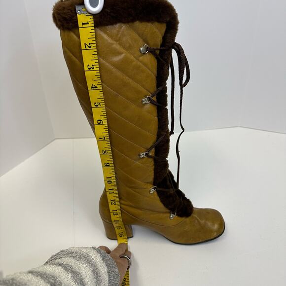 Vintage Alpine Shearling-Lined Leather Winter Boots, Made in Spain, Size 7.5M - Picture 5 of 9